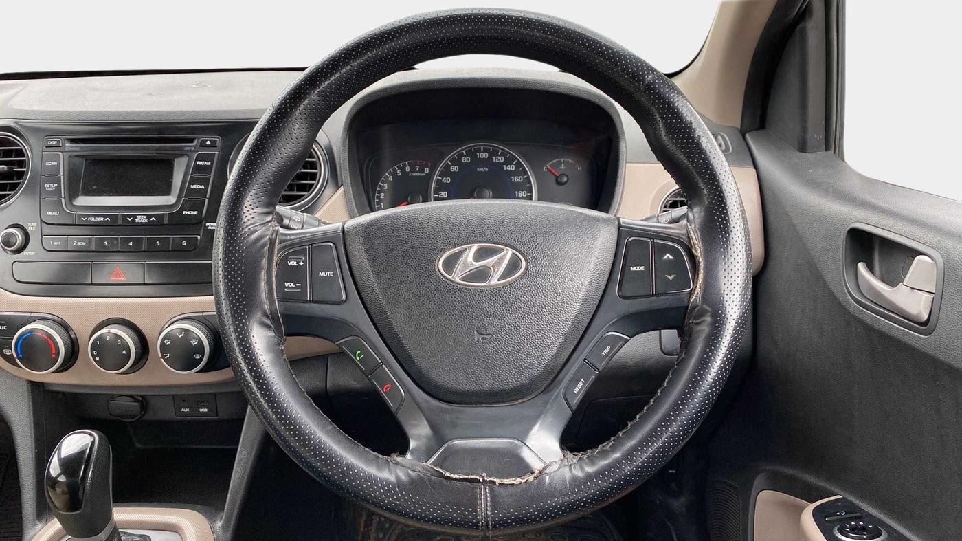 2015 Hyundai Grand i10 ASTA AT 1.2 KAPPA VTVT, Petrol, Automatic, 1,06,313 km, Steering Wheel Close Up