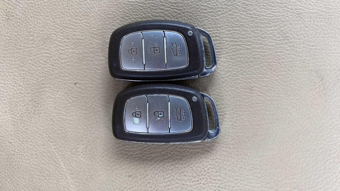 2015 Hyundai Grand i10 ASTA AT 1.2 KAPPA VTVT, Petrol, Automatic, 1,06,313 km, Key Close Up