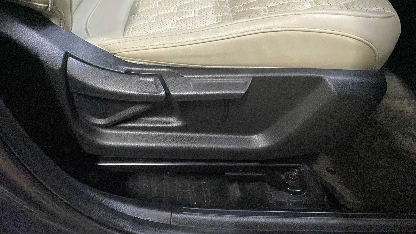 2019 KIA SELTOS HTX 1.5 PETROL, Petrol, Manual, 36,666 km, Driver Side Adjustment Panel