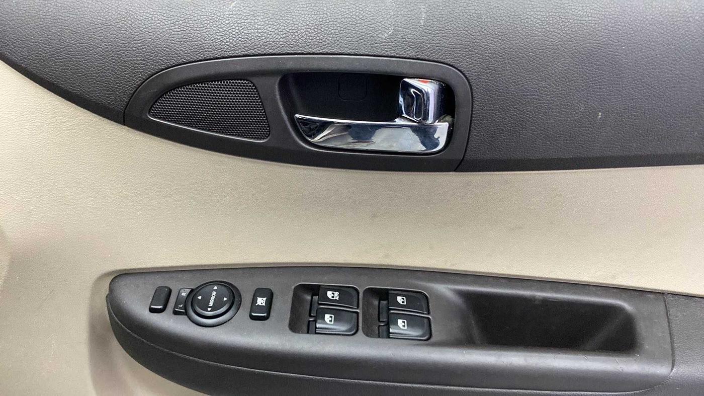 2012 Hyundai i20 ASTA 1.4 CRDI, Diesel, Manual, 95,352 km, Driver Side Door Panels Control