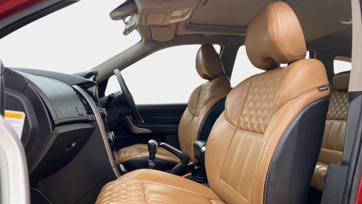 2018 Mahindra XUV500 W11, Diesel, Manual, 63,473 km, Right Side Front Door Cabin