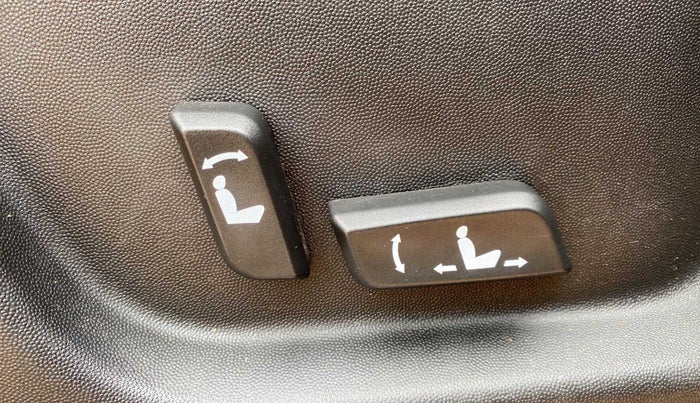2018 Mahindra XUV500 W11, Diesel, Manual, 63,473 km, Driver Side Adjustment Panel
