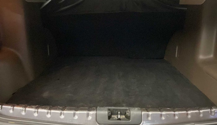 2018 Renault Duster RXL PETROL, Petrol, Manual, 98,751 km, Boot Inside