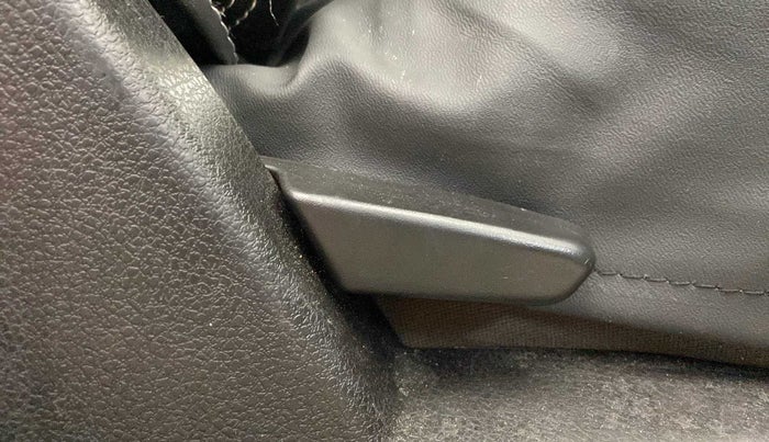 2018 Renault Duster RXL PETROL, Petrol, Manual, 98,751 km, Driver Side Adjustment Panel