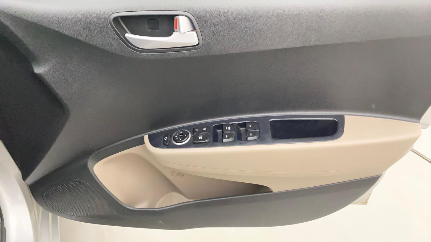 2017 Hyundai Grand i10 SPORTZ (O) AT 1.2 KAPPA VTVT, Petrol, Automatic, 44,413 km, Driver Side Door Panels Control