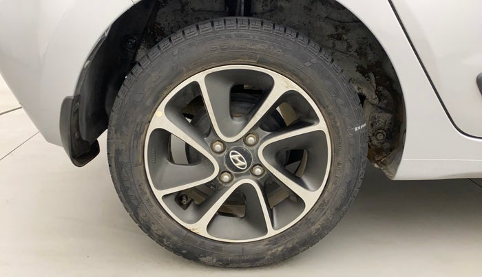2017 Hyundai Grand i10 SPORTZ (O) AT 1.2 KAPPA VTVT, Petrol, Automatic, 44,413 km, Right Rear Wheel