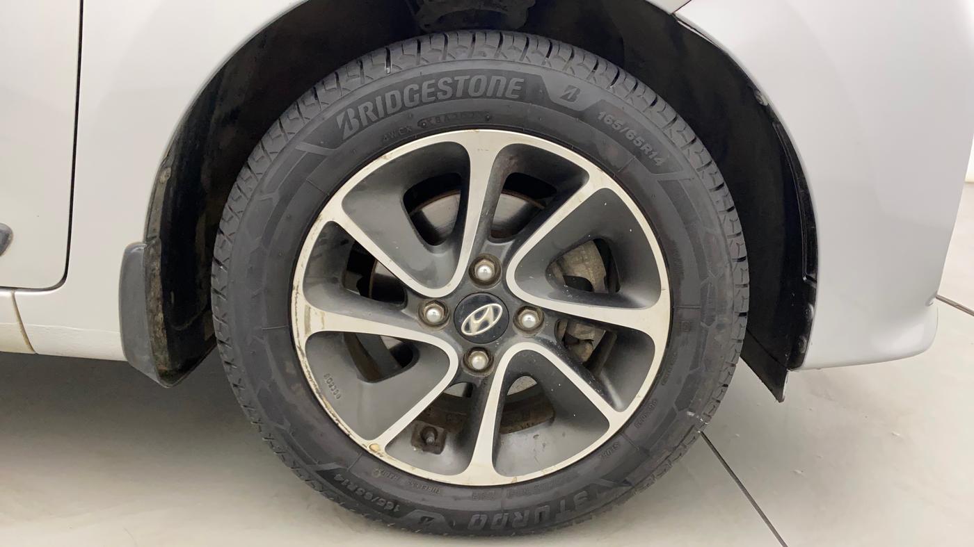 2017 Hyundai Grand i10 SPORTZ (O) AT 1.2 KAPPA VTVT, Petrol, Automatic, 44,413 km, Right Front Wheel