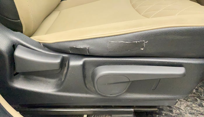 2018 Mahindra TUV300 T10, Diesel, Manual, 51,656 km, Driver Side Adjustment Panel