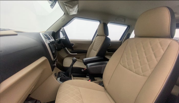 2018 Mahindra TUV300 T10, Diesel, Manual, 51,656 km, Right Side Front Door Cabin