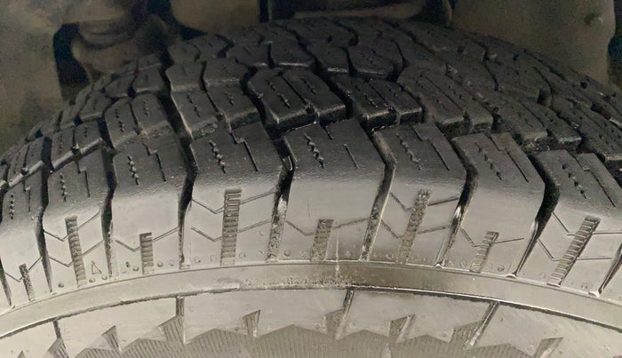 2018 Mahindra TUV300 T10, Diesel, Manual, 51,656 km, Left Front Tyre Tread