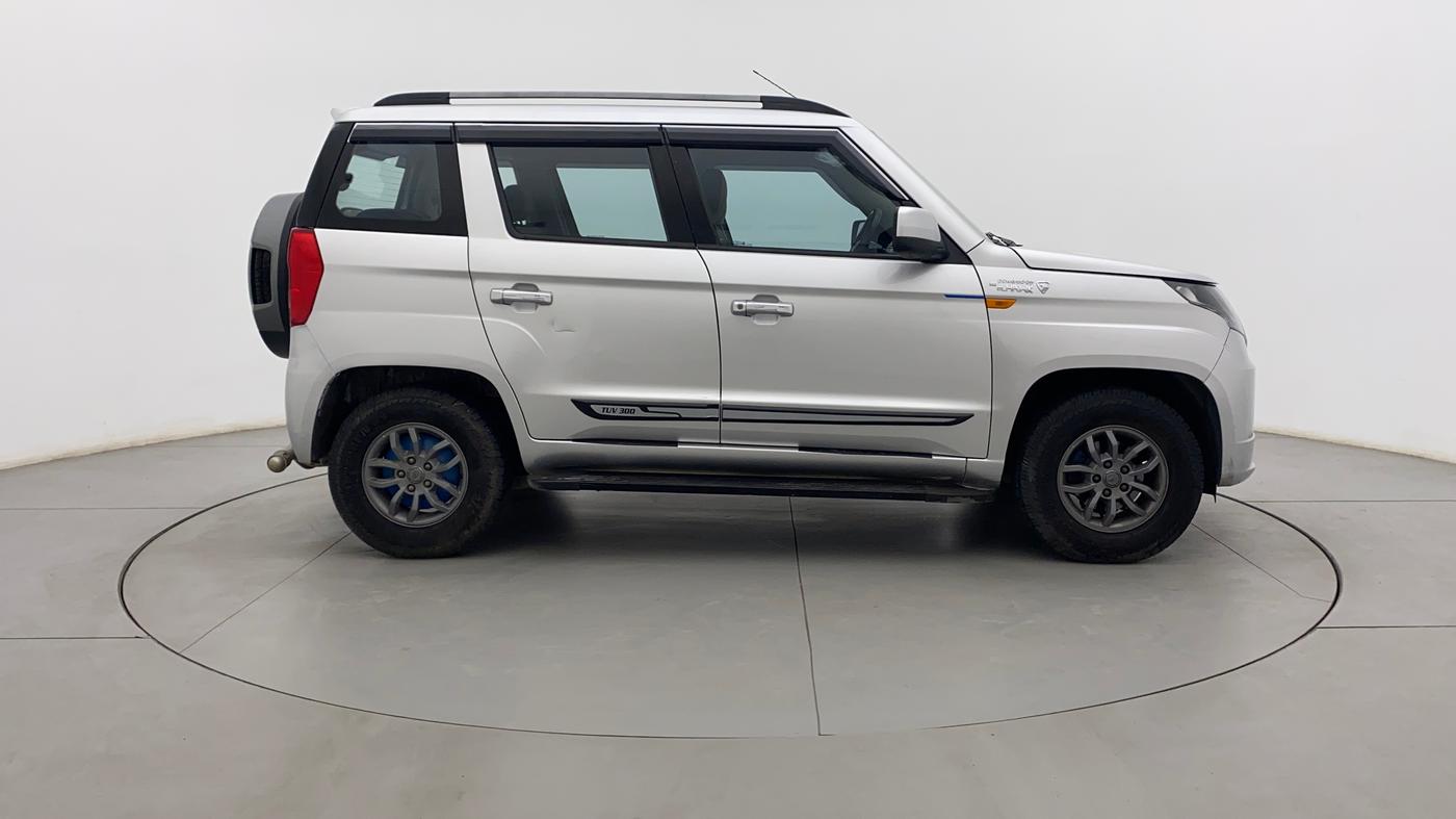 2018 Mahindra TUV300 T10, Diesel, Manual, 51,656 km, Right Side View