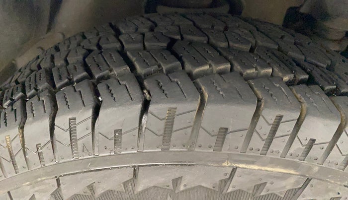 2018 Mahindra TUV300 T10, Diesel, Manual, 51,656 km, Right Front Tyre Tread
