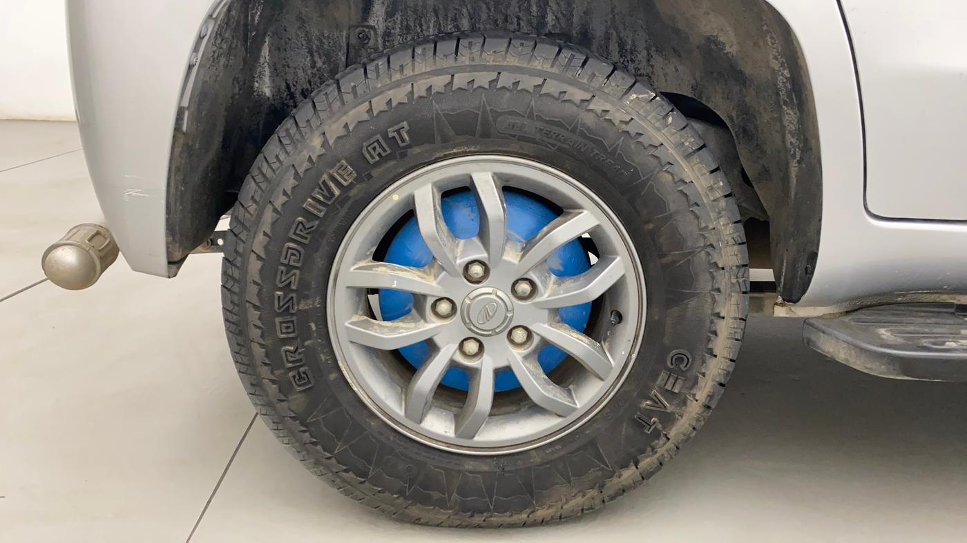 2018 Mahindra TUV300 T10, Diesel, Manual, 51,656 km, Right Rear Wheel