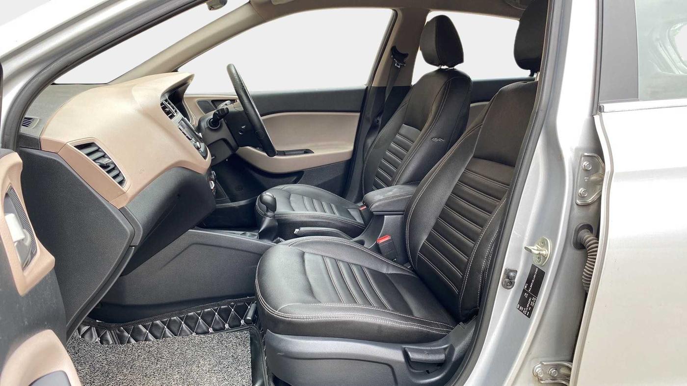 2020 Hyundai Elite i20 SPORTZ PLUS 1.2, Petrol, Manual, 19,157 km, Right Side Front Door Cabin