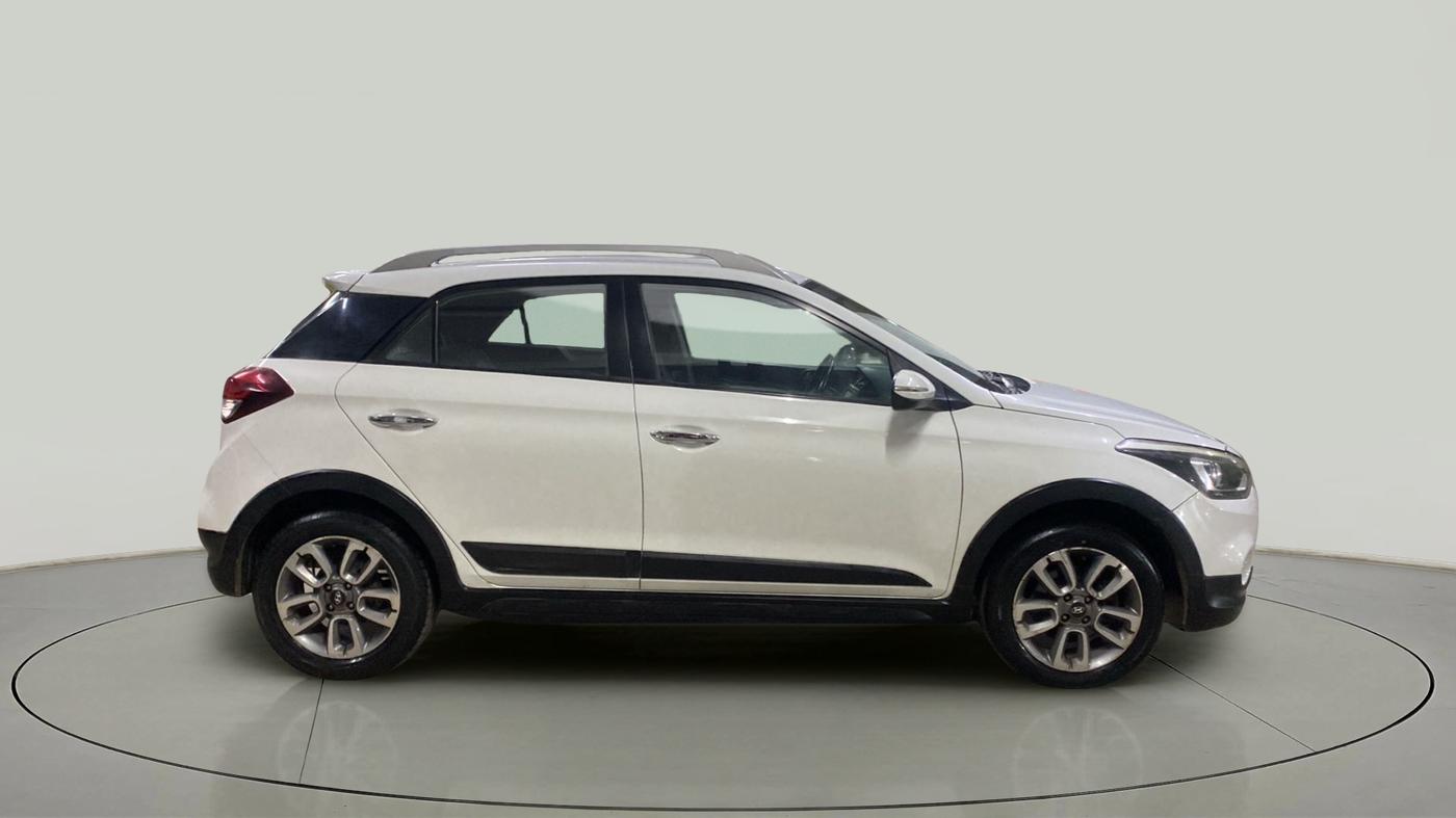 2015 Hyundai i20 Active 1.2 SX, Petrol, Manual, 1,16,673 km, Left Side