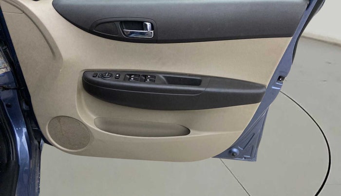 2014 Hyundai i20 SPORTZ 1.2, Petrol, Manual, 54,276 km, Driver Side Door Panels Control