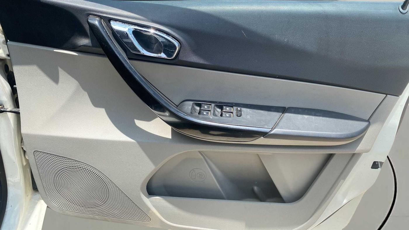 2017 Tata Tiago XZ PETROL, Petrol, Manual, 57,555 km, Driver Side Door Panels Control