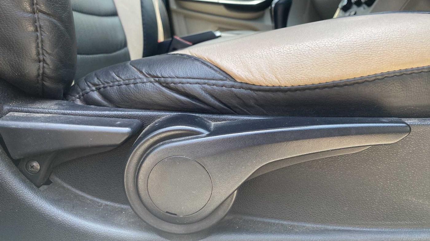 2017 Tata Tiago XZ PETROL, Petrol, Manual, 57,555 km, Driver Side Adjustment Panel