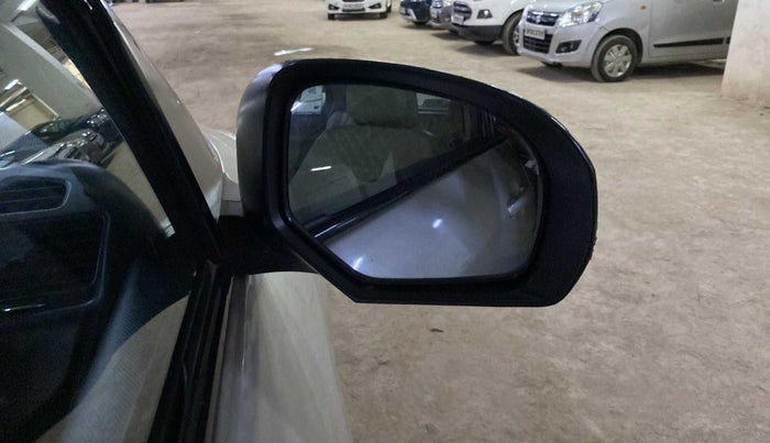 2013 Maruti Swift Dzire VDI, Diesel, Manual, 65,579 km, Right rear-view mirror - Indicator light not working