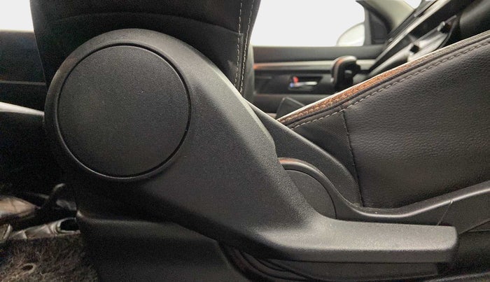 2020 Maruti XL6 ALPHA AT, Petrol, Automatic, 49,954 km, Driver Side Adjustment Panel