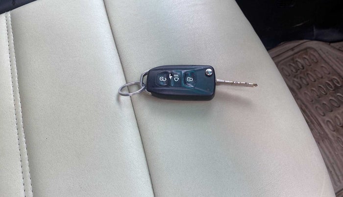 2015 Tata Bolt XMS REVOTRON, Petrol, Manual, 54,138 km, Key Close Up