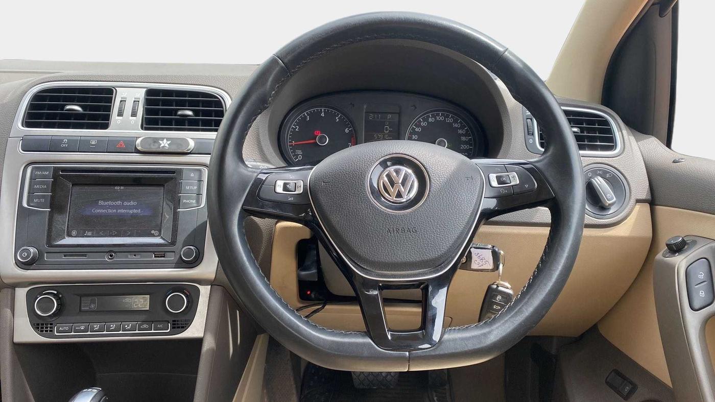 2016 Volkswagen Vento HIGHLINE PETROL AT, Petrol, Automatic, 57,895 km, Steering Wheel Close Up