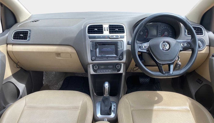 2016 Volkswagen Vento HIGHLINE PETROL AT, Petrol, Automatic, 57,895 km, Dashboard
