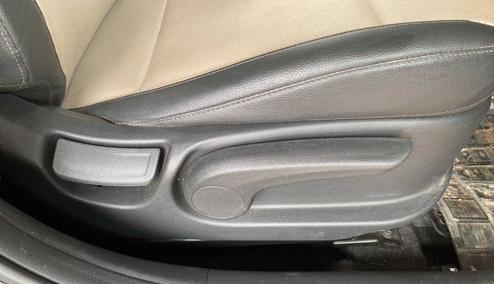 2017 Hyundai Verna 1.6 VTVT SX (O) AT, Petrol, Automatic, 5,337 km, Driver Side Adjustment Panel