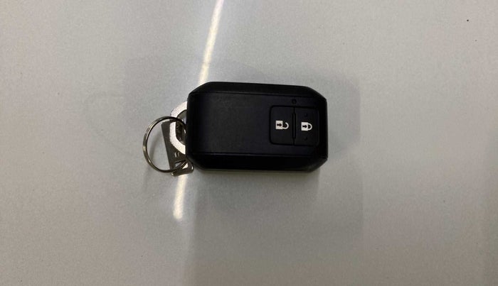 2022 Toyota Glanza G, Petrol, Manual, 5,052 km, Key Close Up