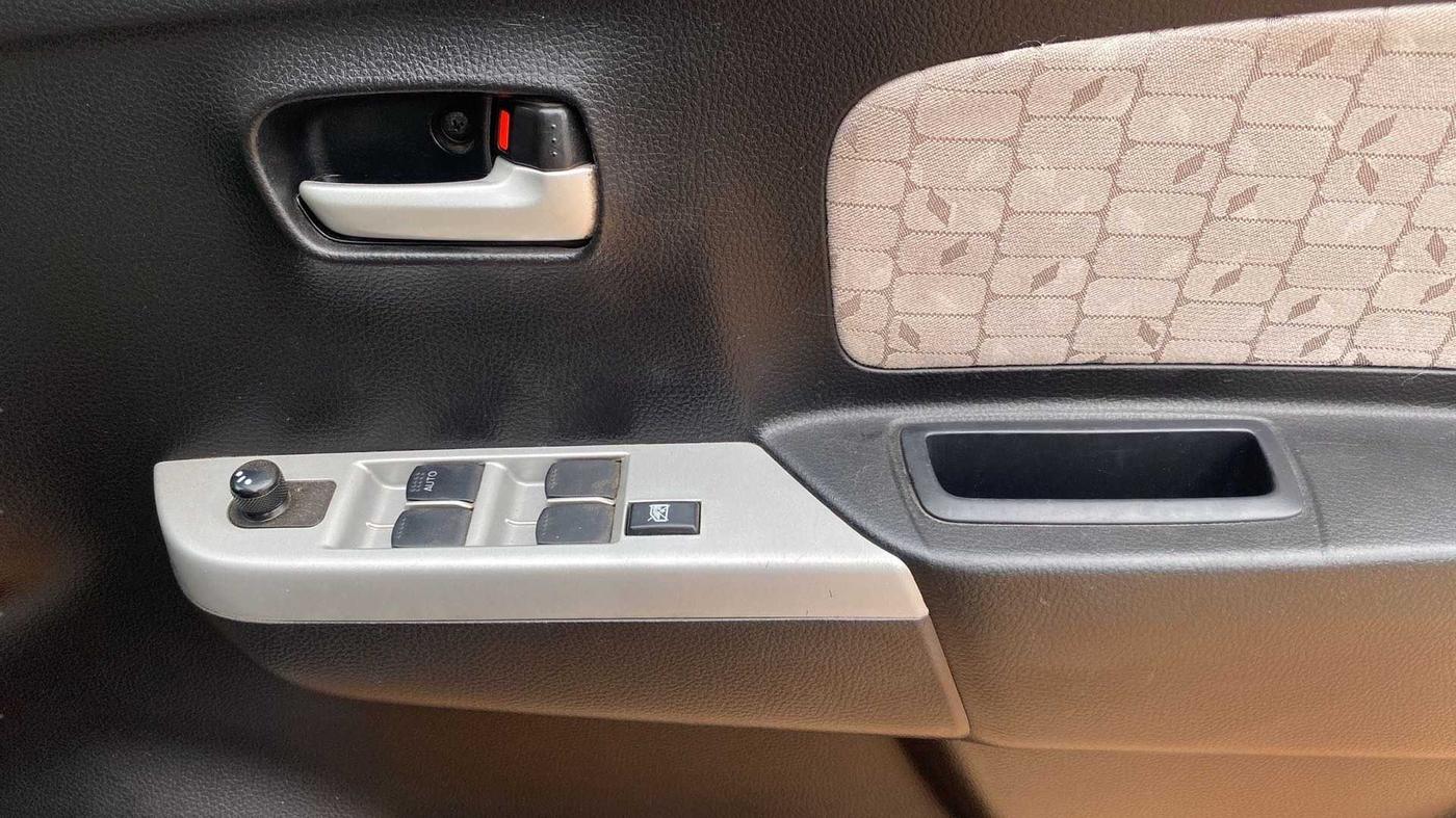 2016 Maruti Wagon R 1.0 VXI, Petrol, Manual, 30,478 km, Driver Side Door Panels Control