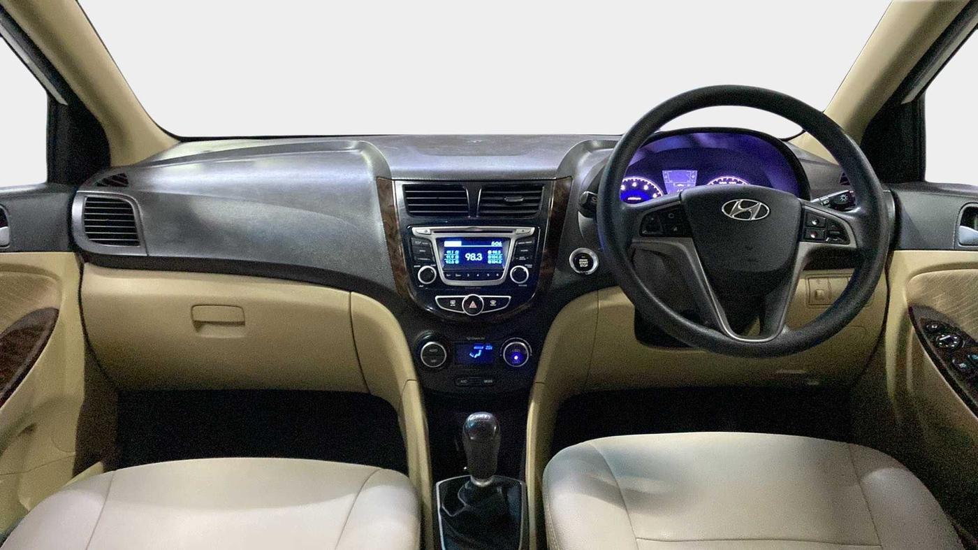 2015 Hyundai Verna FLUIDIC 4S 1.6 VTVT S, Petrol, Manual, 38,877 km, Dashboard