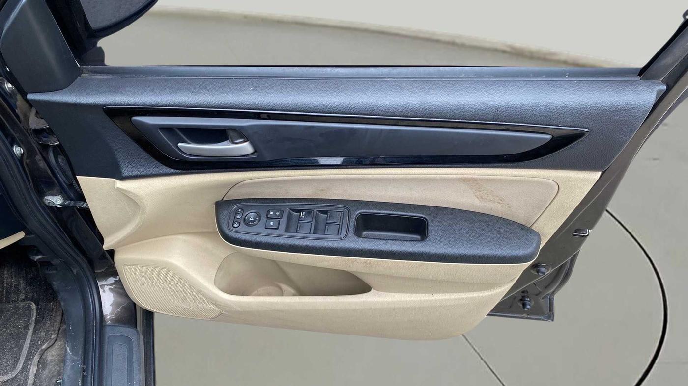 2021 Honda Amaze 1.2L I-VTEC VX, Petrol, Manual, 28,560 km, Driver Side Door Panels Control