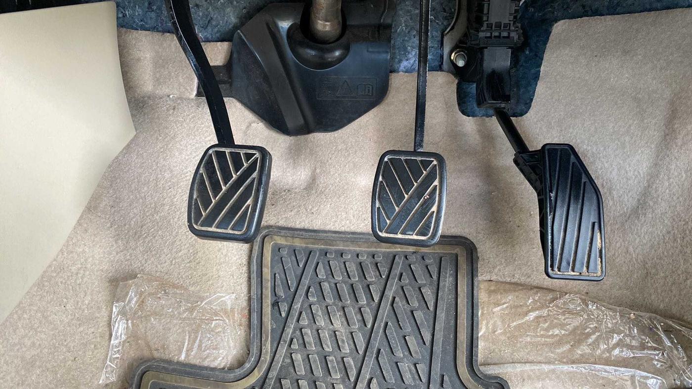 2022 Maruti Dzire VXI, Petrol, Manual, 4,428 km, Pedals