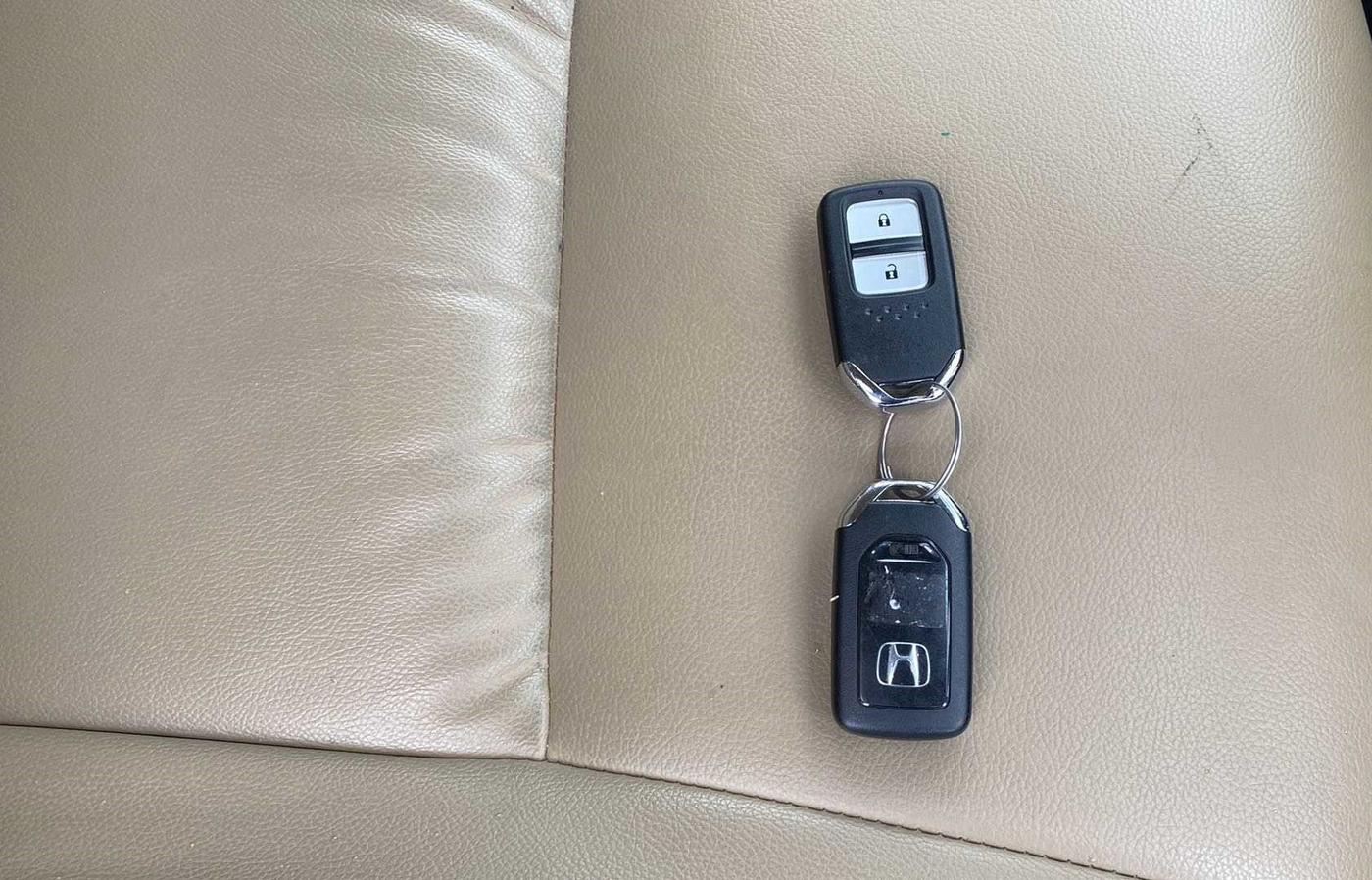 2019 Honda Jazz 1.2L I-VTEC VX CVT, Petrol, Automatic, 20,078 km, Key Close Up