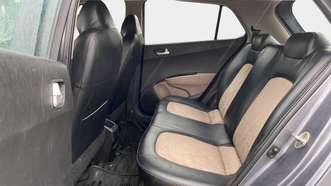 2017 Hyundai Grand i10 SPORTZ 1.2 KAPPA VTVT, CNG, Manual, 1,03,808 km, Right Side Rear Door Cabin