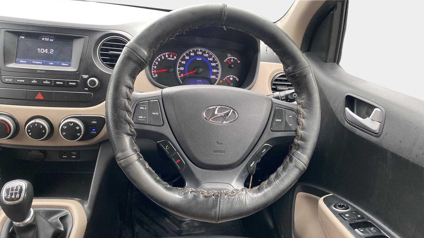 2017 Hyundai Grand i10 SPORTZ 1.2 KAPPA VTVT, CNG, Manual, 1,03,808 km, Steering Wheel Close Up