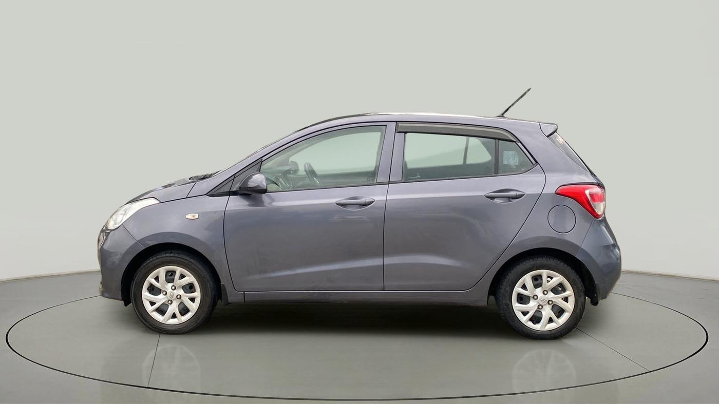 2017 Hyundai Grand i10 SPORTZ 1.2 KAPPA VTVT, CNG, Manual, 1,03,808 km, Left Side