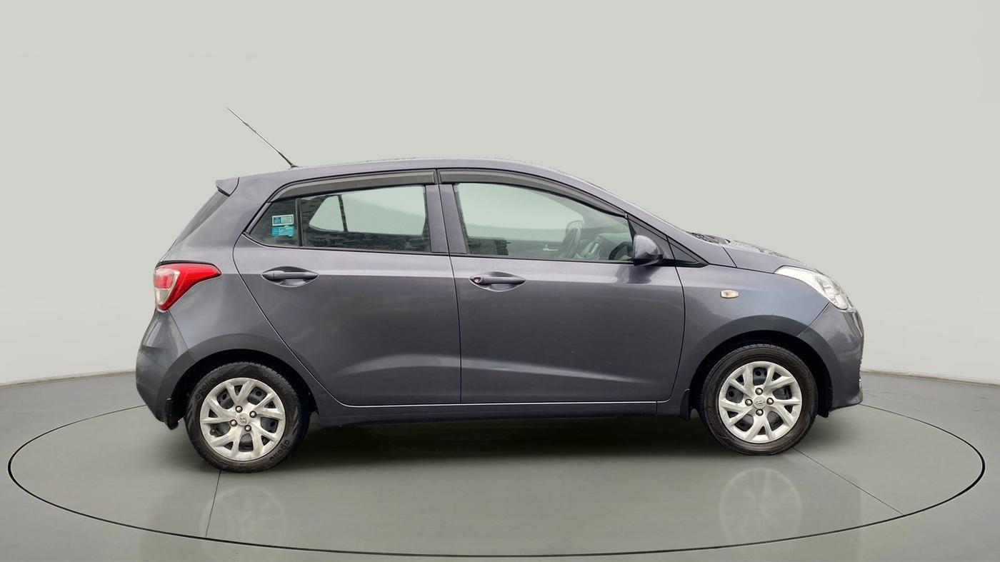 2017 Hyundai Grand i10 SPORTZ 1.2 KAPPA VTVT, CNG, Manual, 1,03,808 km, Right Side