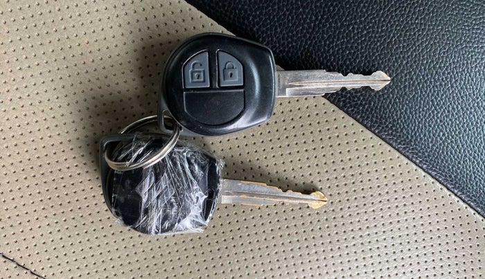2016 Maruti Wagon R 1.0 VXI, CNG, Manual, 58,428 km, Key Close Up