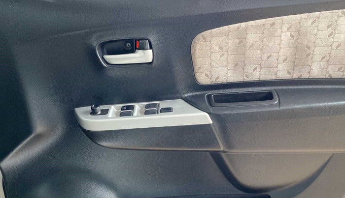 2016 Maruti Wagon R 1.0 VXI, CNG, Manual, 58,428 km, Driver Side Door Panels Control