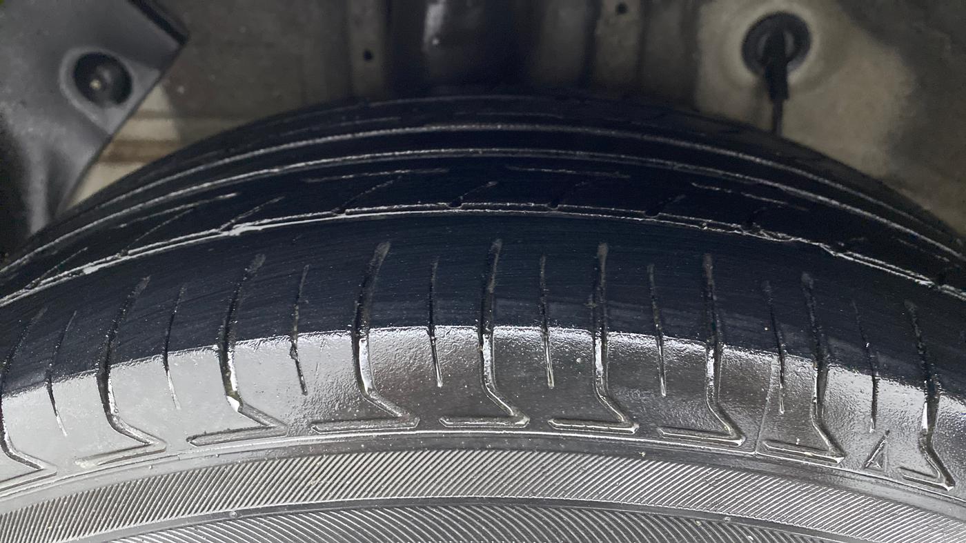2018 Hyundai Elite i20 MAGNA EXECUTIVE 1.2, CNG, Manual, 1,06,802 km, Right Rear Tyre Tread