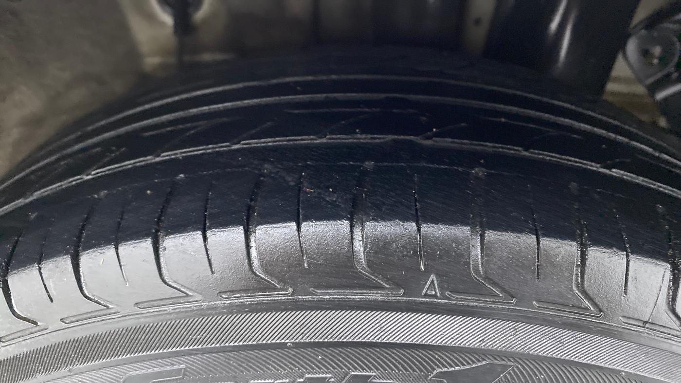 2018 Hyundai Elite i20 MAGNA EXECUTIVE 1.2, CNG, Manual, 1,06,802 km, Left Rear Tyre Tread