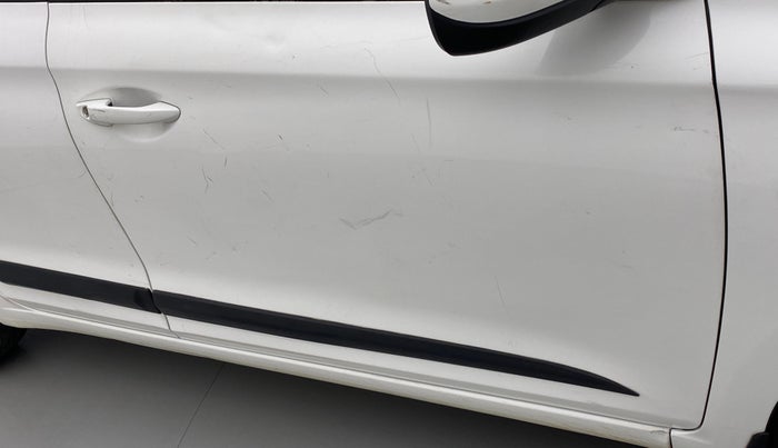 2018 Hyundai Elite i20 MAGNA EXECUTIVE 1.2, CNG, Manual, 1,06,802 km, Driver-side door - Minor scratches