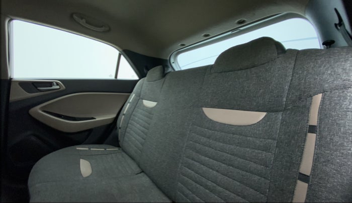 2018 Hyundai Elite i20 MAGNA EXECUTIVE 1.2, CNG, Manual, 1,06,802 km, Right Side Rear Door Cabin