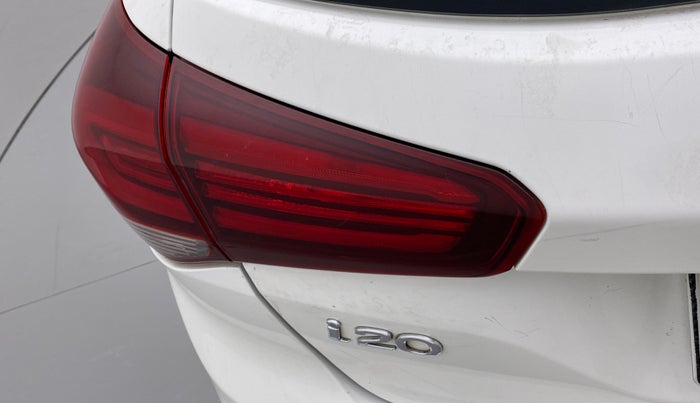 2018 Hyundai Elite i20 MAGNA EXECUTIVE 1.2, CNG, Manual, 1,06,802 km, Dicky (Boot door) - Minor scratches