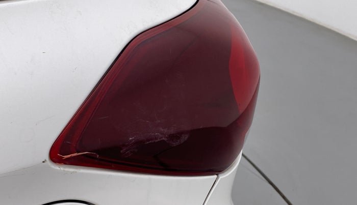 2018 Hyundai Elite i20 MAGNA EXECUTIVE 1.2, CNG, Manual, 1,06,802 km, Left tail light - Minor scratches