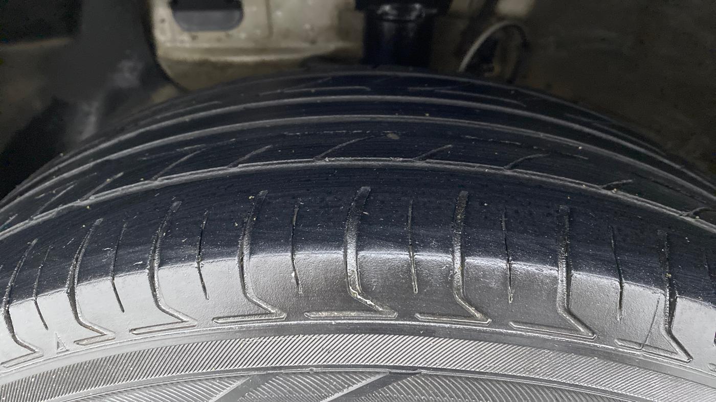 2018 Hyundai Elite i20 MAGNA EXECUTIVE 1.2, CNG, Manual, 1,06,802 km, Left Front Tyre Tread