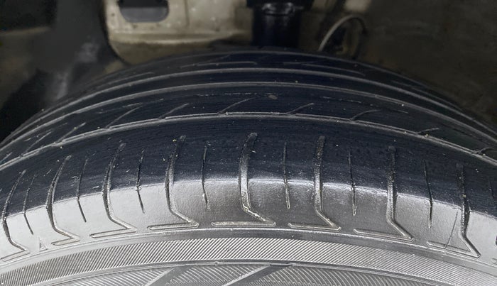 2018 Hyundai Elite i20 MAGNA EXECUTIVE 1.2, CNG, Manual, 1,06,802 km, Left Front Tyre Tread