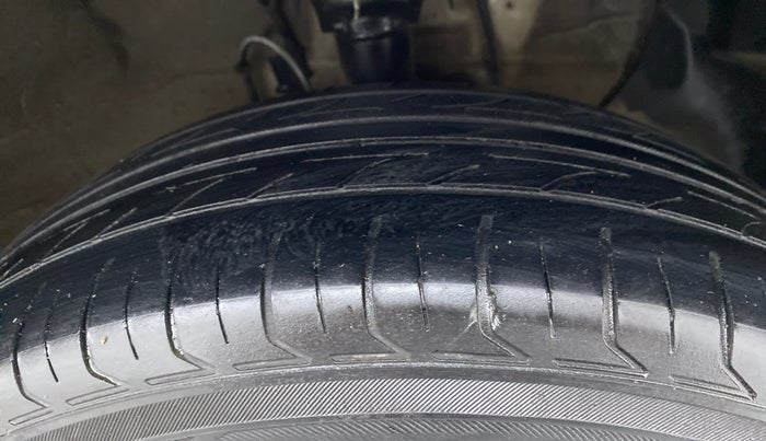 2018 Hyundai Elite i20 MAGNA EXECUTIVE 1.2, CNG, Manual, 1,06,802 km, Right Front Tyre Tread