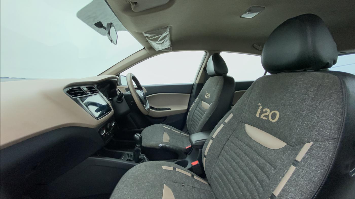 2018 Hyundai Elite i20 MAGNA EXECUTIVE 1.2, CNG, Manual, 1,06,802 km, Right Side Front Door Cabin